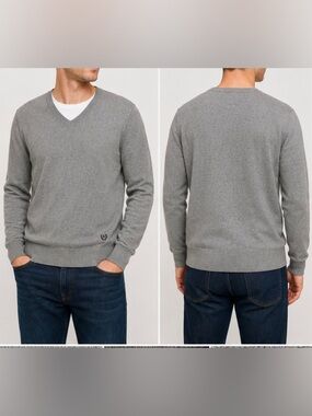 Chaps Men's Light Grey V-Neck Sweater